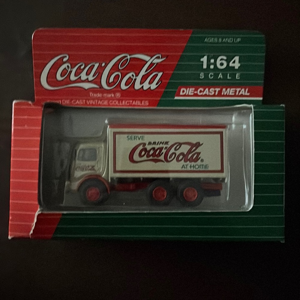 Vintage Coca-Cola die-cast metal collectablr truck!!
